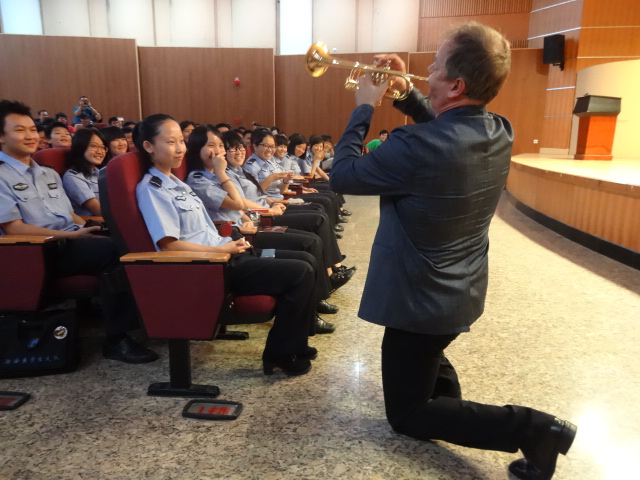 559966宝马娱乐游戏小号表演艺术家Jens Lindemann（彦斯·林德曼）荣获加拿大勋章